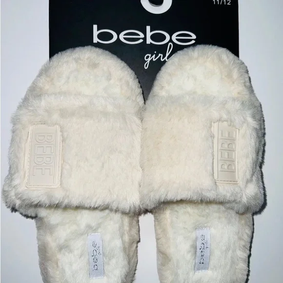 bebe Girls' Plush Slippers - Cream Fits size 13/1
NWT - Picture 3 of 5